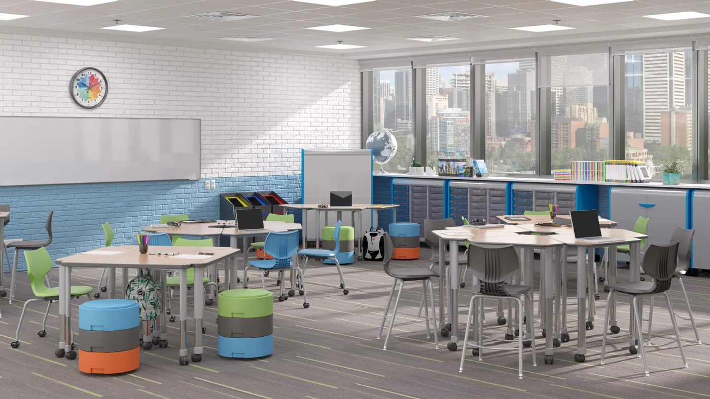 Aula equipada con mobiliario Smith System